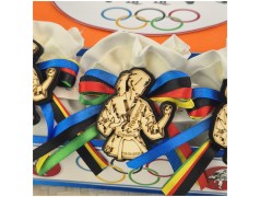 Torta Bomboniera Comunione e Cresima Judo & Karate con Kimono in Legno Personalizzato e Nastri Olimpici