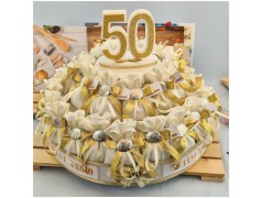 Torta porta bomboniere sacchettini con placchetta 50 anniversario