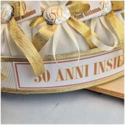 Torta porta bomboniere sacchettini con placchetta 50 anniversario