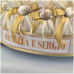 Torta porta bomboniere sacchettini con placchetta 50 anniversario