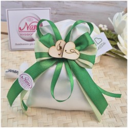 Bomboniera Promessa di Matrimonio Sacchetto Raso Verde con Cuori Legno e Iniziali