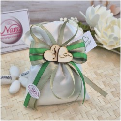 Bomboniera Promessa di Matrimonio Sacchetto Raso con Doppio Nastro Verde e Cuori Iniziali