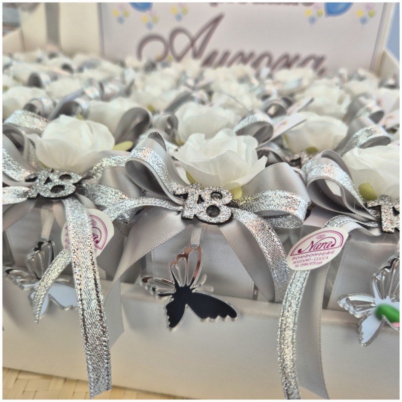 Bomboniera 18 Anni Scatolina Cube Silver Dream con Rosa Bianca, Farfalla e Numero 18