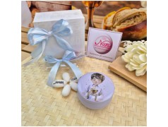 Bomboniera Solidale Cuorematto Candela in Latta La Mia Prima Comunione - Illustrazione Bimbo con Calice