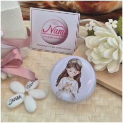 Bomboniera Solidale Cuorematto Candela in Latta "La Mia Prima Comunione" - Illustrazione Bimba con Calice