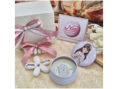 Bomboniera Solidale Cuorematto Candela in Latta "La Mia Prima Comunione" - Illustrazione Bimba con Calice