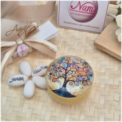 Bomboniera Solidale Cuorematto Candela in Latta Albero della Vita - Illustrazione Artistica Multicolor