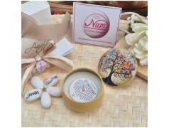 Bomboniera Solidale Cuorematto Candela in Latta Albero della Vita - Illustrazione Artistica Multicolor