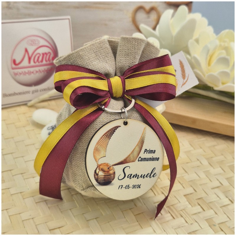 Bomboniera Comunione Tema Magia Portachiavi "Boccino d'Oro" su Sacchetto Lino e Nastri Grifondoro
