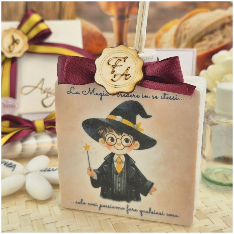 Bomboniera Comunione e Cresima Profumatore Quadrato Piccolo Mago con Frase e Scatola Nome Oro