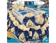 Torta Bomboniera Cresima e Comunione Pallanuoto con Portachiavi Pallone e Piscina Centrale