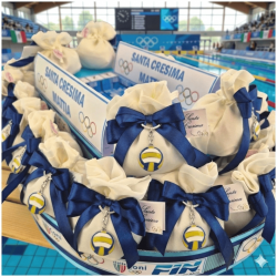 Torta Bomboniera Cresima e Comunione Pallanuoto con Portachiavi Pallone e Piscina Centrale