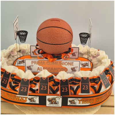 Torta Bomboniera Comunione "La Tua Squadra di Basket" con Maglia Personalizzata e Pallone Salvadanaio-Nara Bomboniere