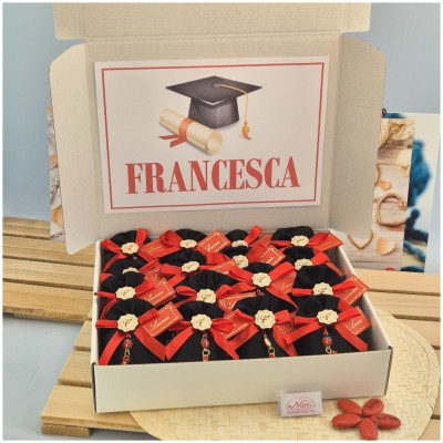 Bomboniera Laurea Architettura e Ingegneria Sacchetto Raso Nero con Coccinella Portafortuna e Iniziale-Nara Bomboniere