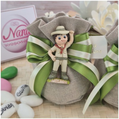 Bomboniera Comunione Bimbo Sacchetto Lino "Piccolo Scout" con Statuina Esploratore