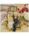 Sposini Torta 60 anni matrimonio seduti sul divano-Nara Bomboniere