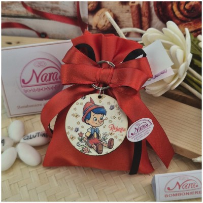 Bomboniera a tema Pinocchio Sacchettino Rosso con portachiavi personalizzato-Nara Bomboniere