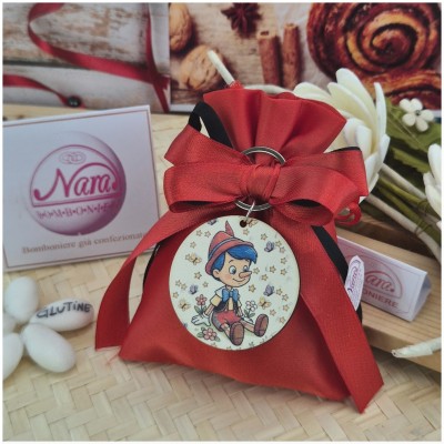 Bomboniera a tema Pinocchio Sacchettino Rosso con portachiavi personalizzato-Nara Bomboniere