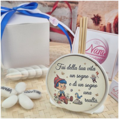 Bomboniera a tema Pinocchio profumatore in plexiglas e legno Con Frase Stampata-Nara Bomboniere
