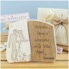 Bomboniere Italiane per Matrimonio targa in pietra ricomposta con sposini in bassorilievo con nomi incisi nel legno