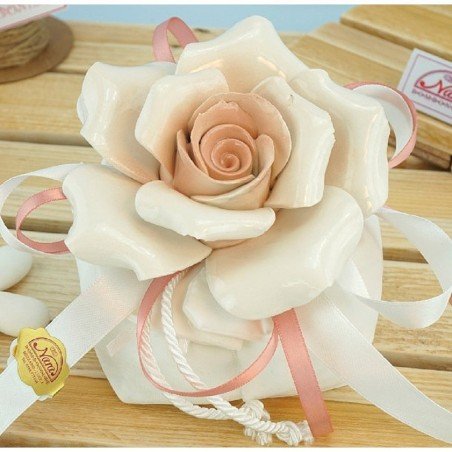 Capodimonte Bomboniere Rosa grande su sacchettino