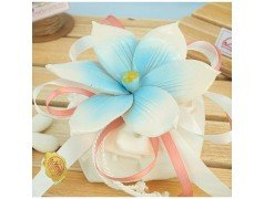 Bomboniera Giglio in capodimonte su sacchettino