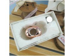 Cuore d'oro avvolto dai petali profumatore di Claraluna con scatola