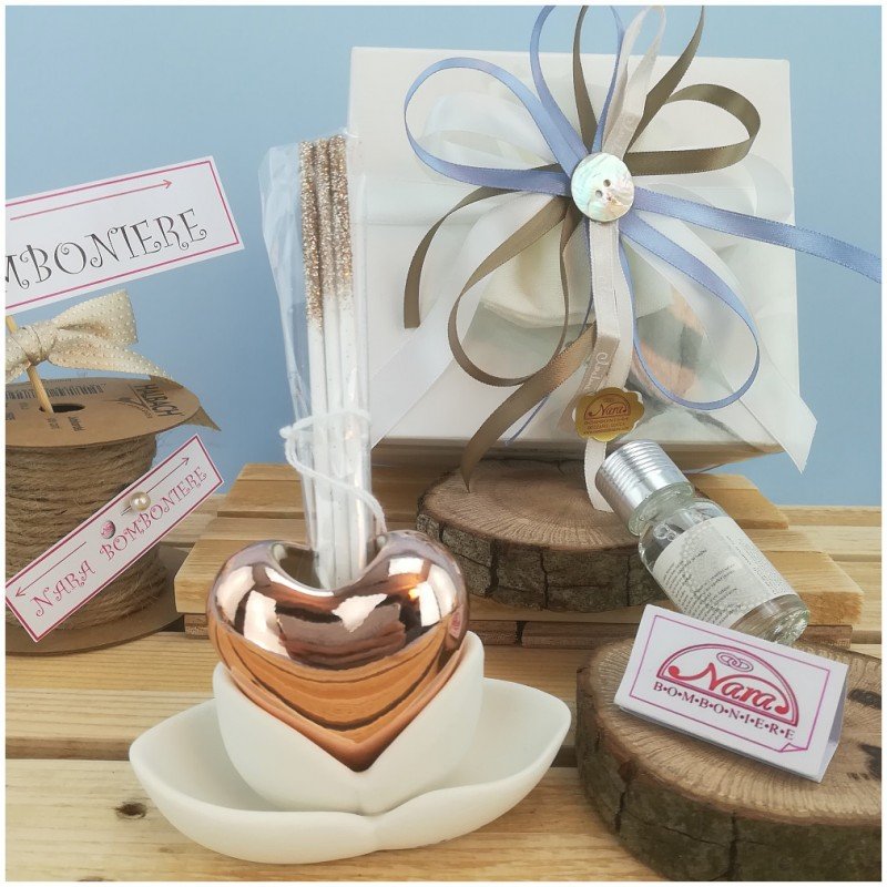 Cuore d'oro avvolto dai petali profumatore di Claraluna